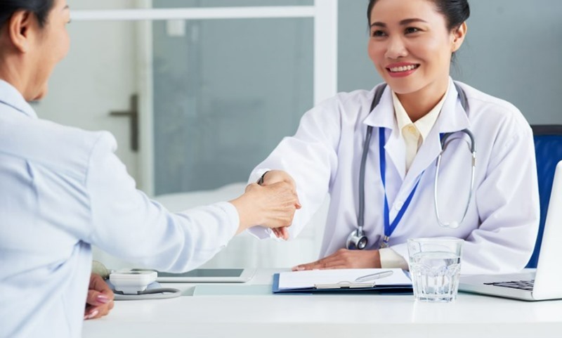 یک مشاور کسب و کار حرفه ای چگونه در موفقیت یک پزشک نقش دارد؟